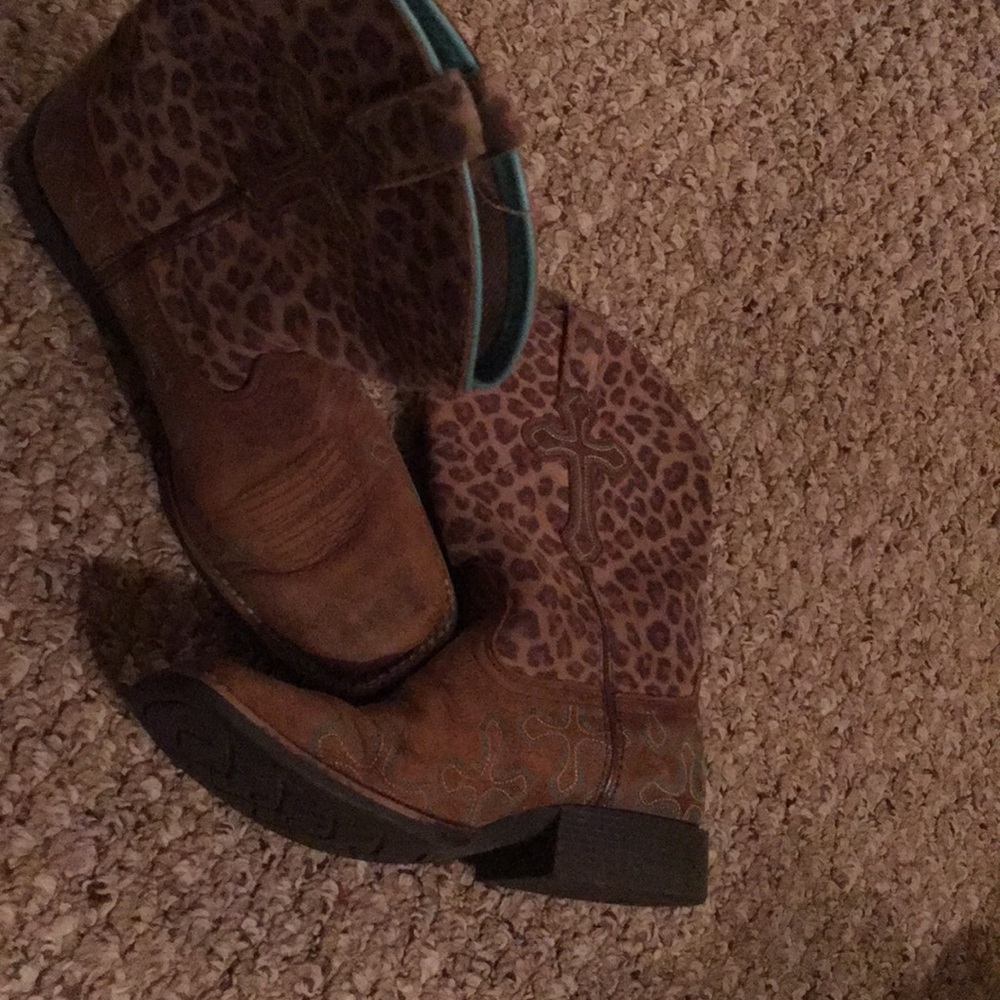 Ariat girls cowboy boots